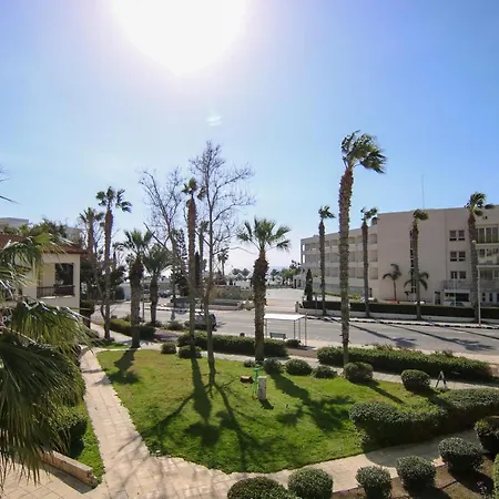 Apartment Phaedrus Living: Seaside Modern Flat Limnaria 123