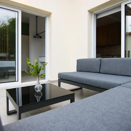 Phaedrus Living: Seaside Modern Flat Limnaria 123 * Пафос