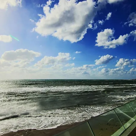 Apartment Phaedrus Living: Seaside Modern Flat Limnaria 123 Paphos