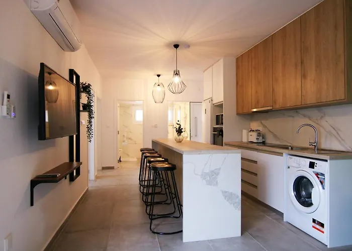 Phaedrus Living: Seaside Modern Flat Limnaria 123 *