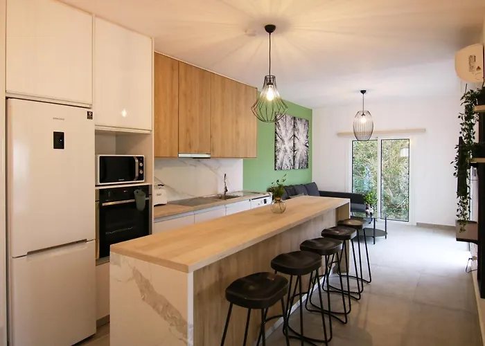 Phaedrus Living: Seaside Modern Flat Limnaria 123