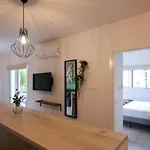 Phaedrus Living: Seaside Modern Flat Limnaria 123 파포스