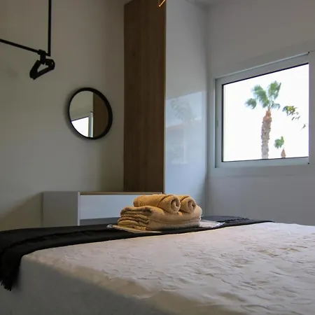Apartment Phaedrus Living: Seaside Modern Flat Limnaria 123