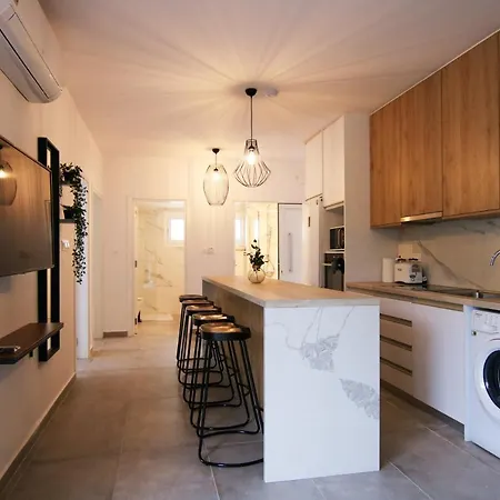 Phaedrus Living: Seaside Modern Flat Limnaria 123 *
