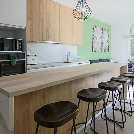 Apartament Phaedrus Living: Seaside Modern Flat Limnaria 123